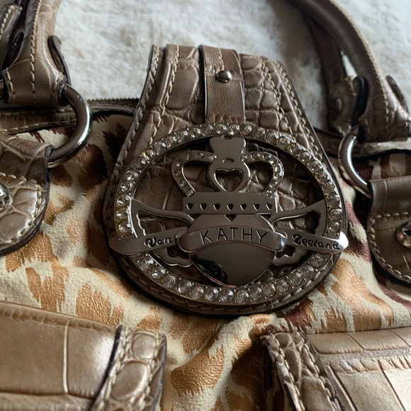 Kathy Van Zeeland cheetah print purse - Picture 2 of 5